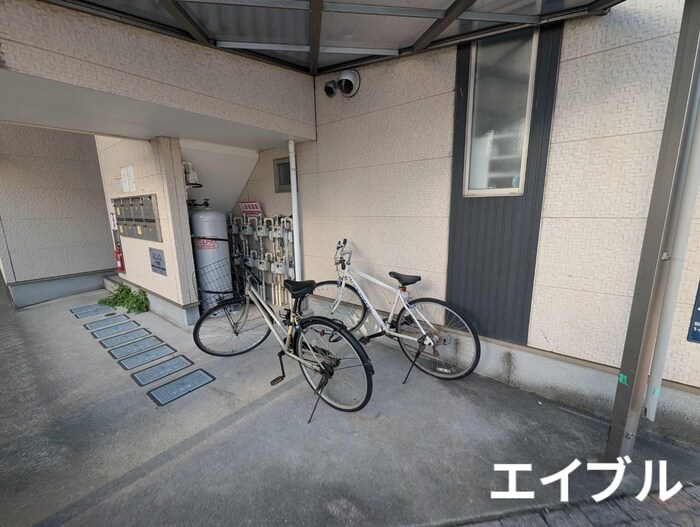 物件外観写真2　(駐輪場)