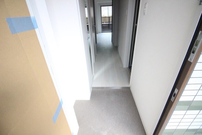 物件内観写真11　(玄関)