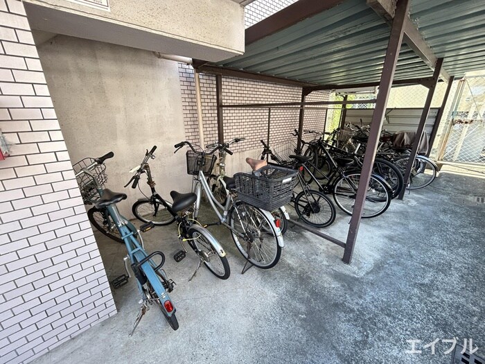 物件外観写真4　(駐輪場)
