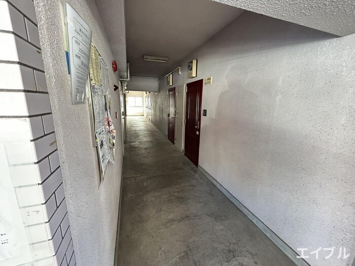 物件外観写真6　(エントランス部分)