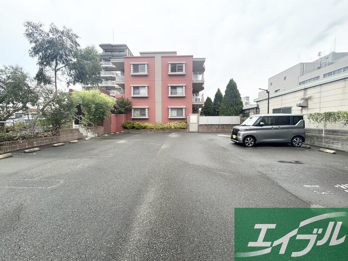 物件外観写真3　(駐車場)