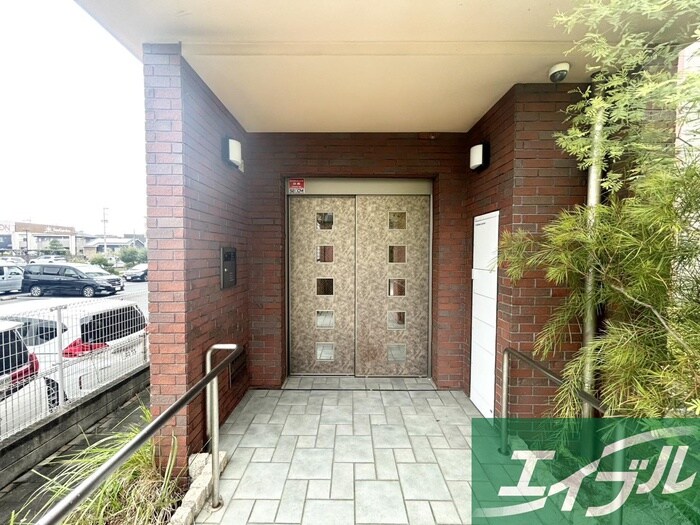 物件外観写真4　(エントランス部分)