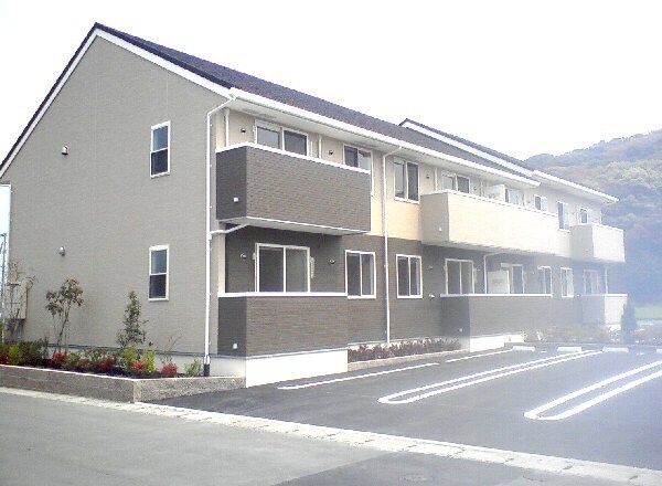 物件外観写真3　(駐車場)