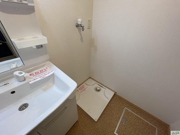 物件内観写真9　(洗濯機置場)