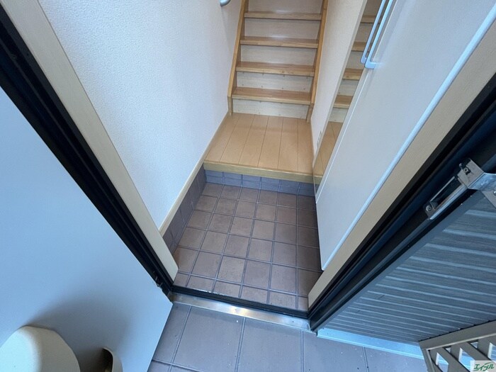 物件内観写真12　(玄関)