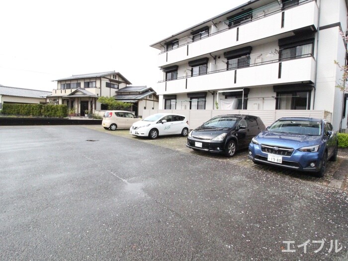 物件外観写真2　(駐車場)