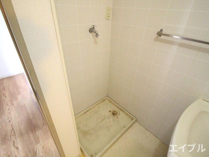 物件内観写真9　(洗濯機置場)