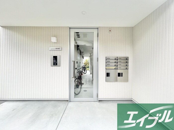 物件外観写真3　(エントランス部分)