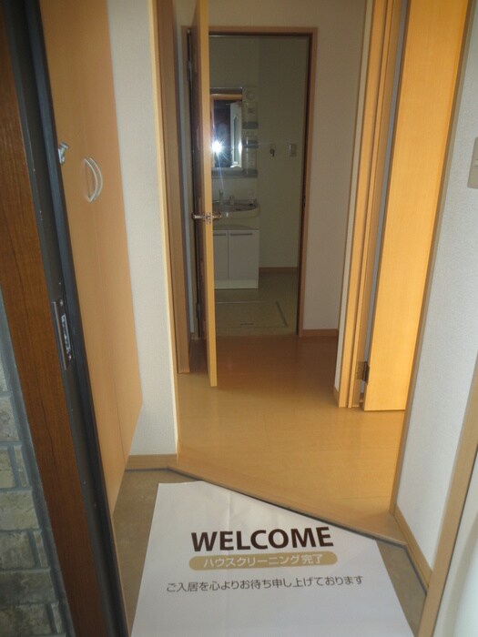 物件内観写真5　(玄関)