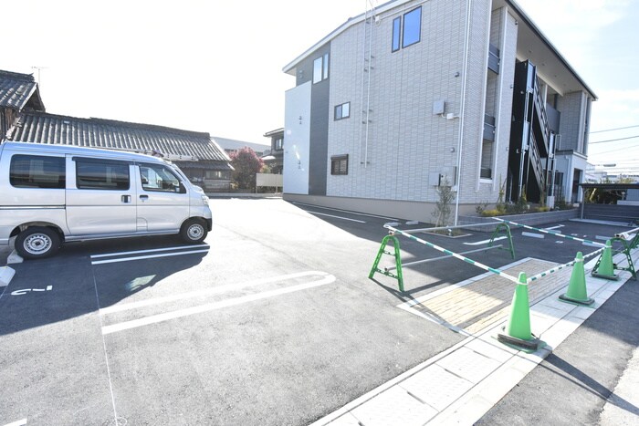 物件外観写真2　(駐車場)