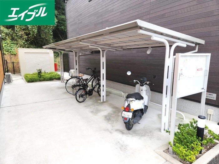 物件外観写真4　(駐輪場)