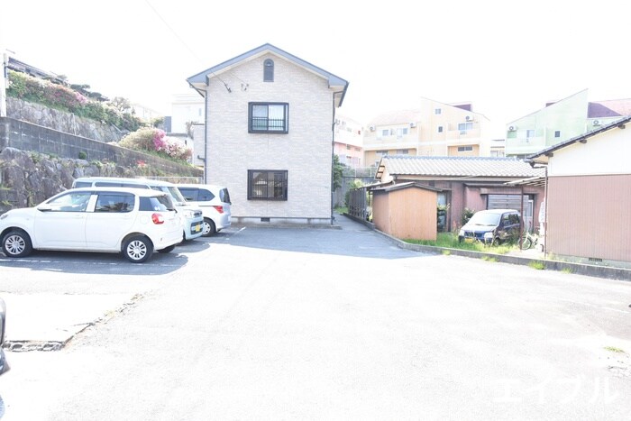 物件外観写真3　(駐車場)