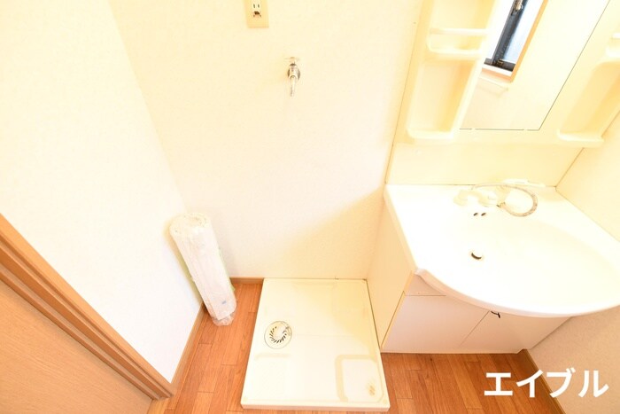 物件内観写真10　(洗濯機置場)