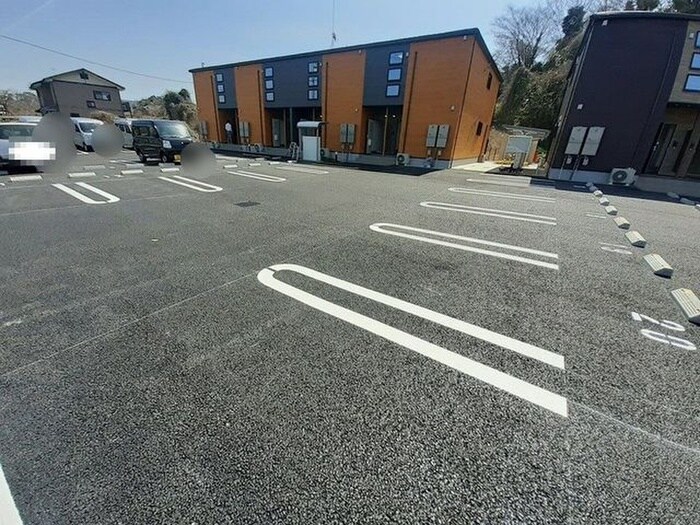 物件外観写真2　(駐車場)