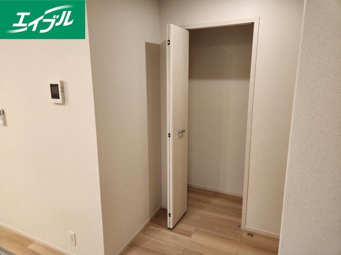 物件内観写真4　(収納)