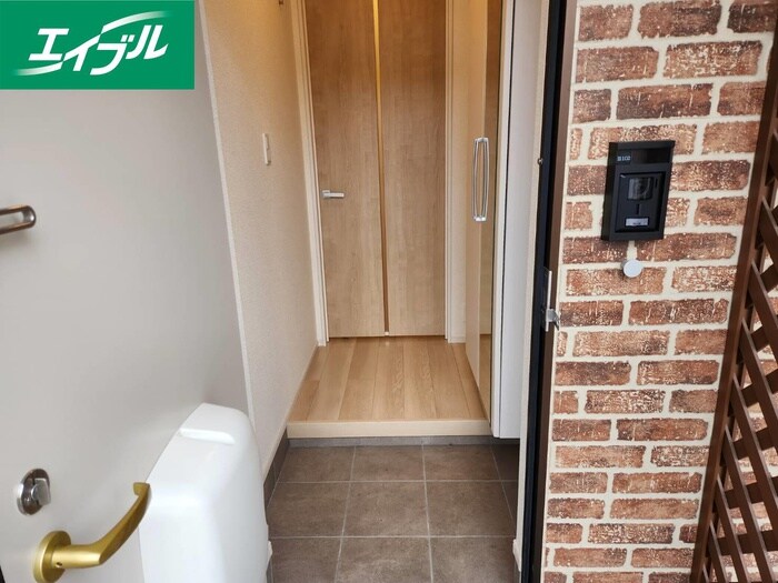 物件内観写真13　(玄関)