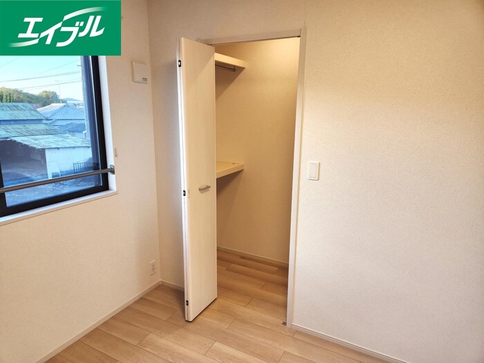 物件内観写真4　(収納)