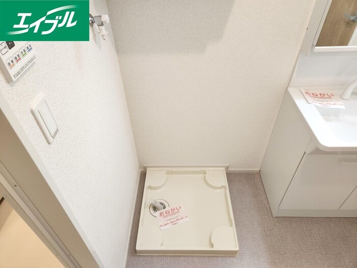 物件内観写真9　(洗濯機置場)