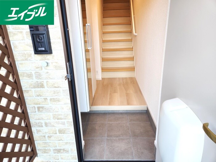 物件内観写真13　(玄関)