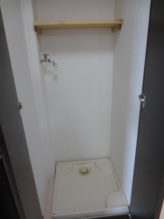 物件内観写真15　(洗濯機置場)