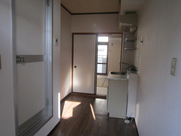 物件内観写真11　(玄関)