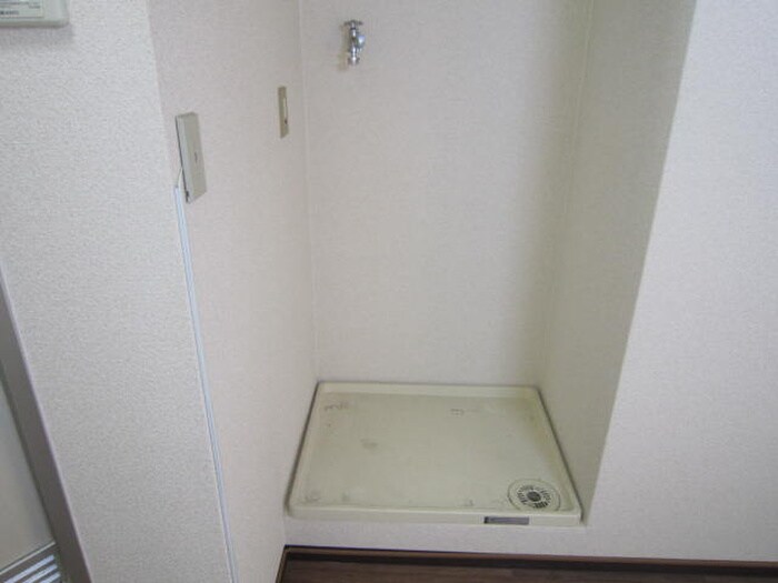 物件内観写真16　(洗濯機置場)