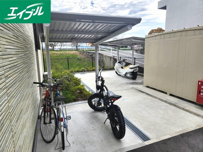 物件外観写真4　(駐輪場)