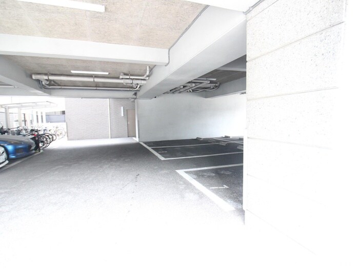 物件外観写真4　(駐車場)