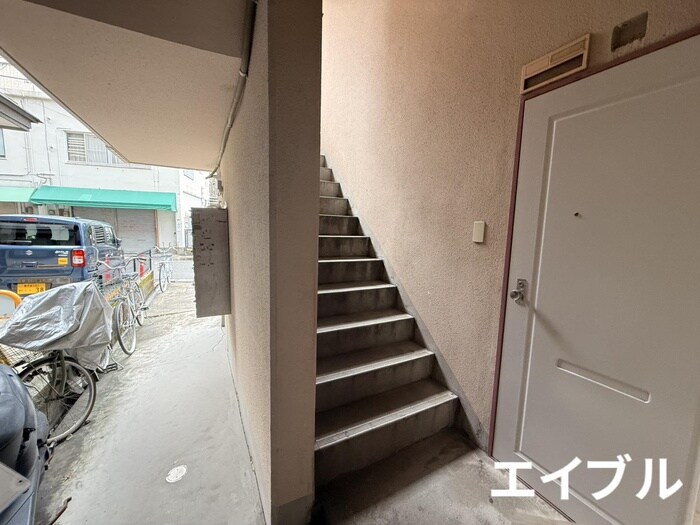 物件外観写真4　(エントランス部分)