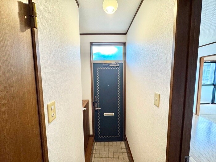物件内観写真12　(玄関)