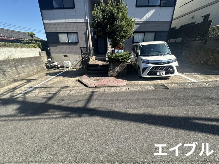 物件外観写真2　(駐車場)