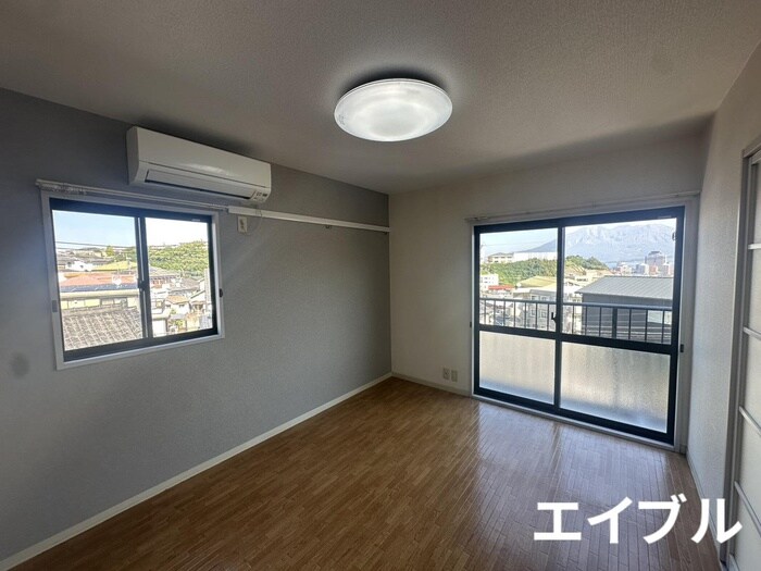 物件内観写真3　(居室)