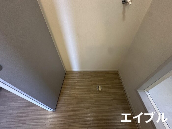 物件内観写真15　(洗濯機置場)