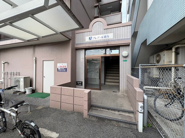 物件外観写真2　(エントランス部分)