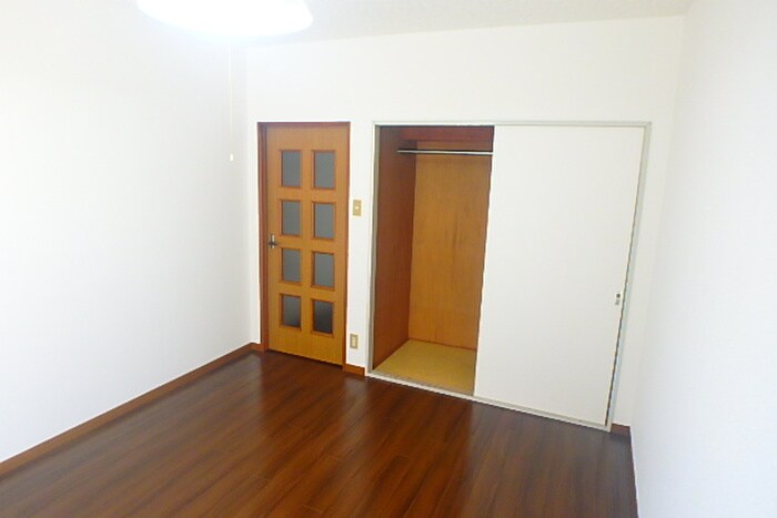 物件内観写真3　(居室)