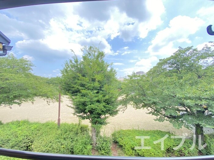 物件内観写真12　(室内からの展望)