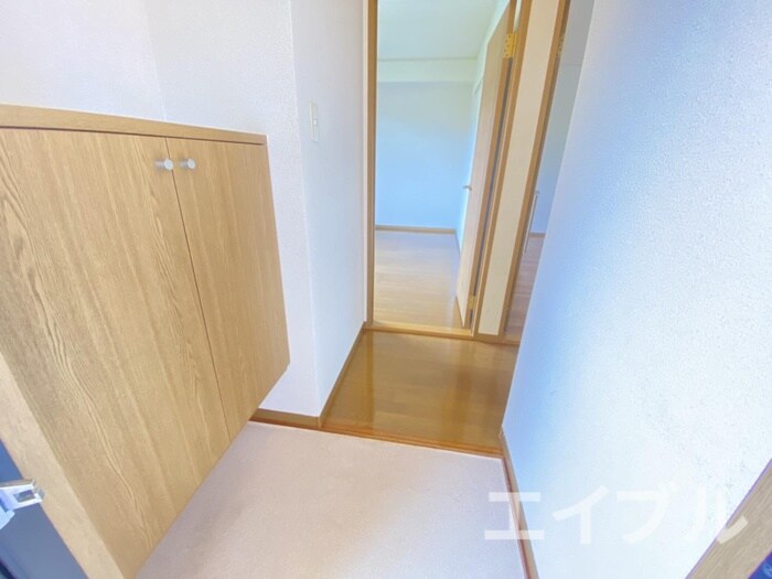 物件内観写真13　(玄関)