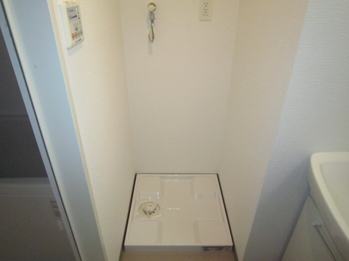 物件内観写真9　(洗濯機置場)