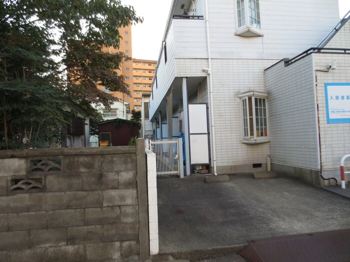 物件外観写真2　(駐車場)