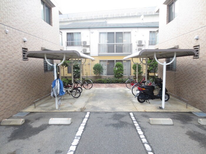 物件外観写真3　(駐輪場)