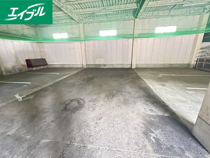 物件外観写真2　(駐車場)