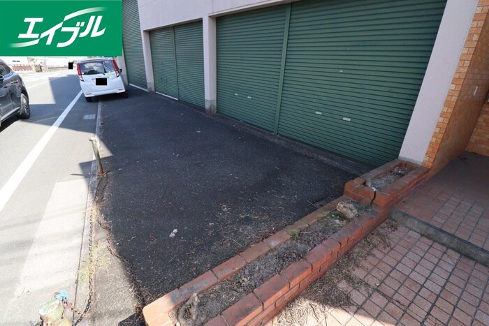 物件外観写真4　(駐車場)