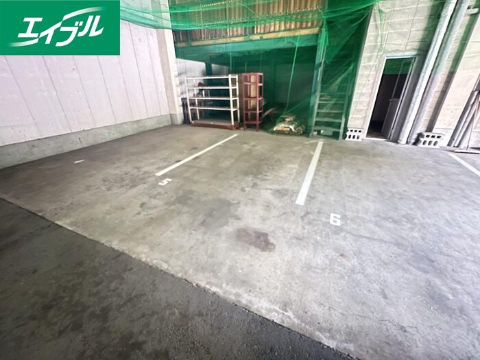 物件外観写真6　(駐車場)