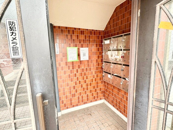 物件外観写真3　(エントランス部分)