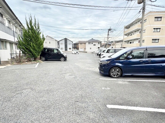 物件外観写真4　(駐車場)