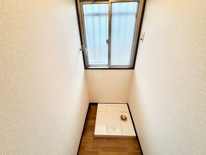 物件内観写真16　(洗濯機置場)