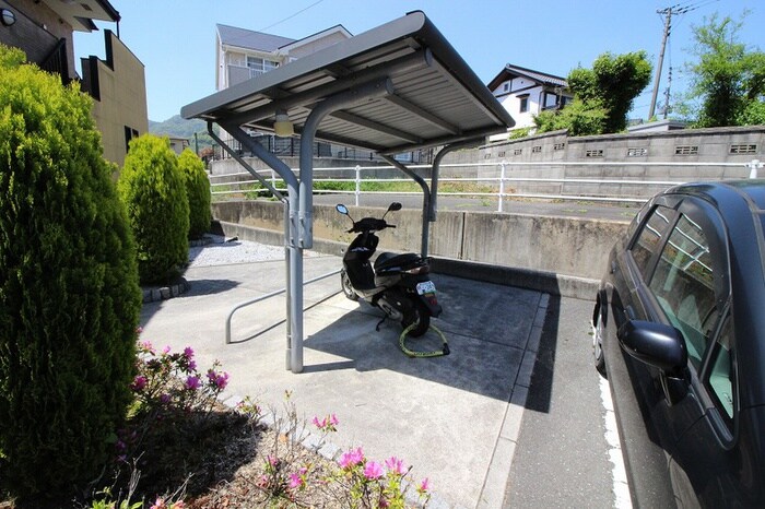 物件外観写真2　(駐輪場)