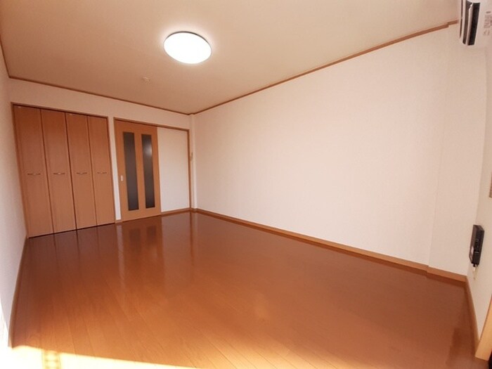 物件内観写真4　(居室)