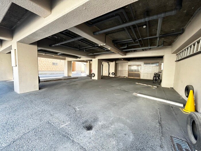 物件外観写真5　(駐車場)