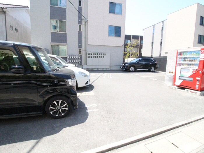 物件外観写真3　(駐車場)